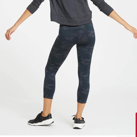 Spanx Look at Me Now Seamless Cropped Legging Size XS - Picture 5 of 6